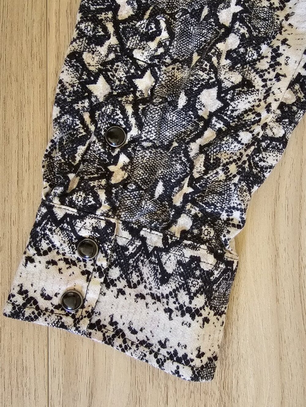 Wrangler Pearl Snap 3XL Snake Print Western Retro Cowgirl Shirt Black White - Picture 12 of 12